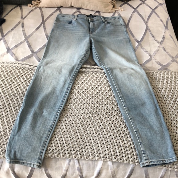 J Brand skinny jeans. Light wash.size 31 - Picture 1 of 4